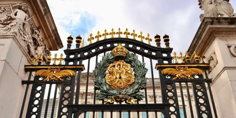 Buckingham Palace gates