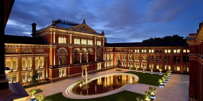 Victoria and Albert Museum courtyard