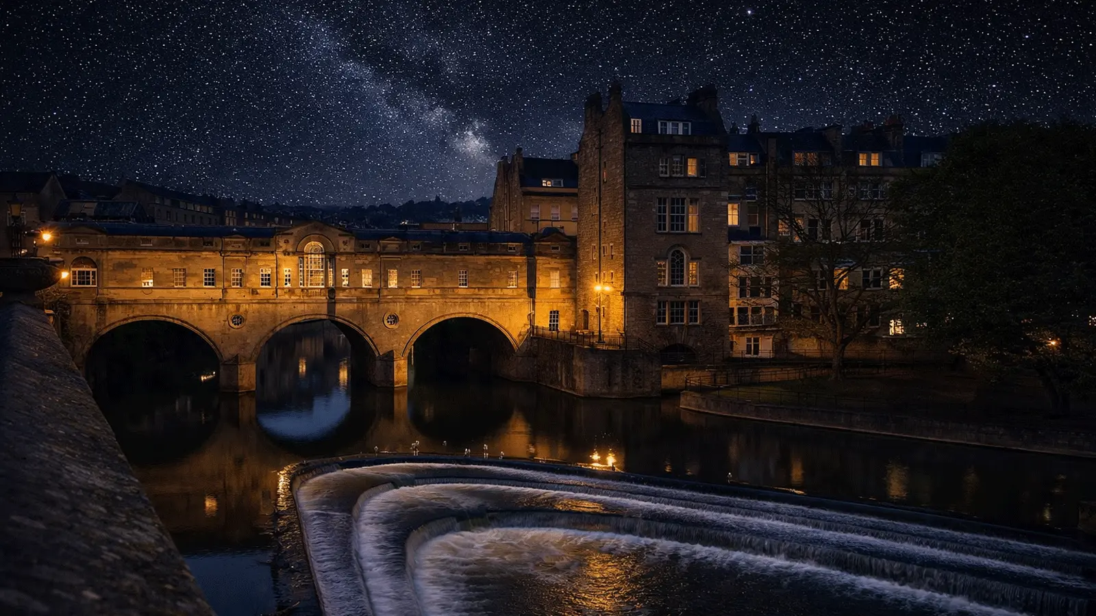Pulteney Bridge Visitor Guide Banner featuring the historic bridge over the River Avon