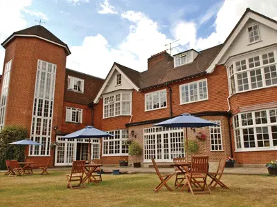 Classic Lodges Grovefield House Hotel offering elegant accommodation in Slough near Windsor.