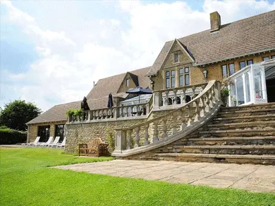 Cricklade House offering countryside accommodation on the edge of the Cotswolds.
