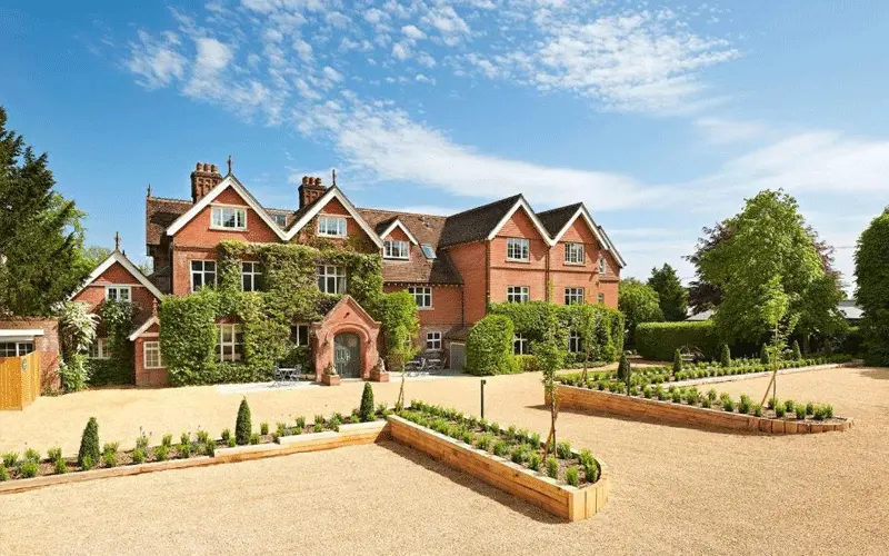 The Riverside offering riverside accommodation in Salisbury.