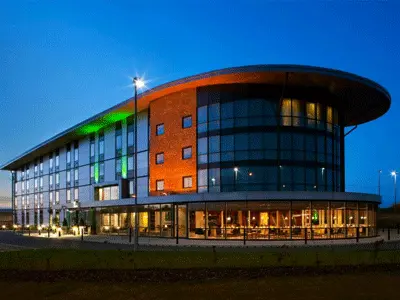 Holiday Inn Salisbury Stonehenge offering modern accommodation near Stonehenge.