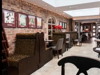 Honest Lawyer Hotel offering comfortable accommodation just outside Durham.