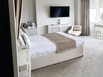 Legends Hotel Brighton offering seafront rooms with a bar, club and terrace near Brighton Palace Pier.