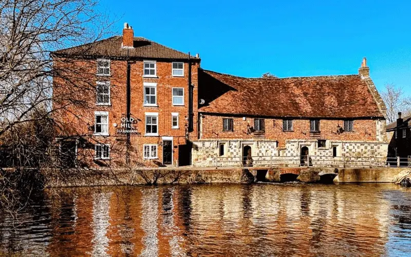 The Old Mill Hotel offering riverside accommodation near Salisbury.