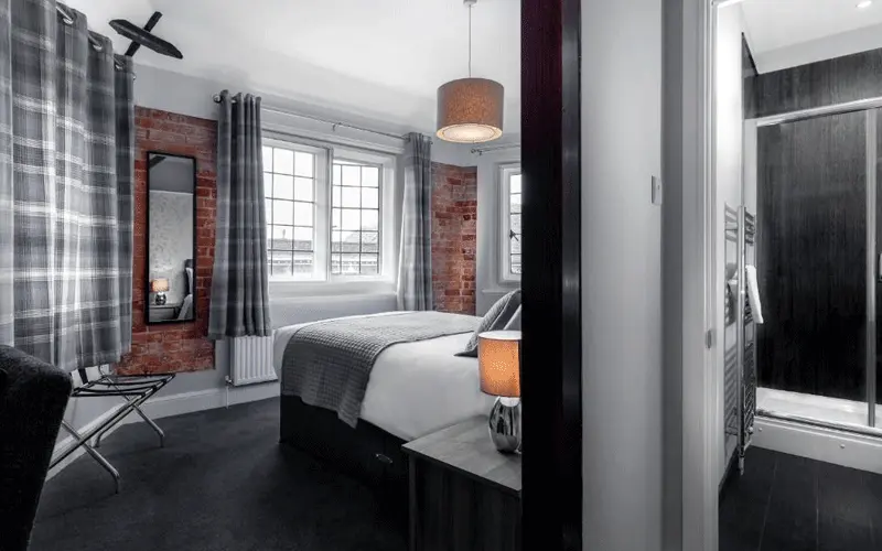 Qudos offering stylish accommodation in Salisbury city centre.
