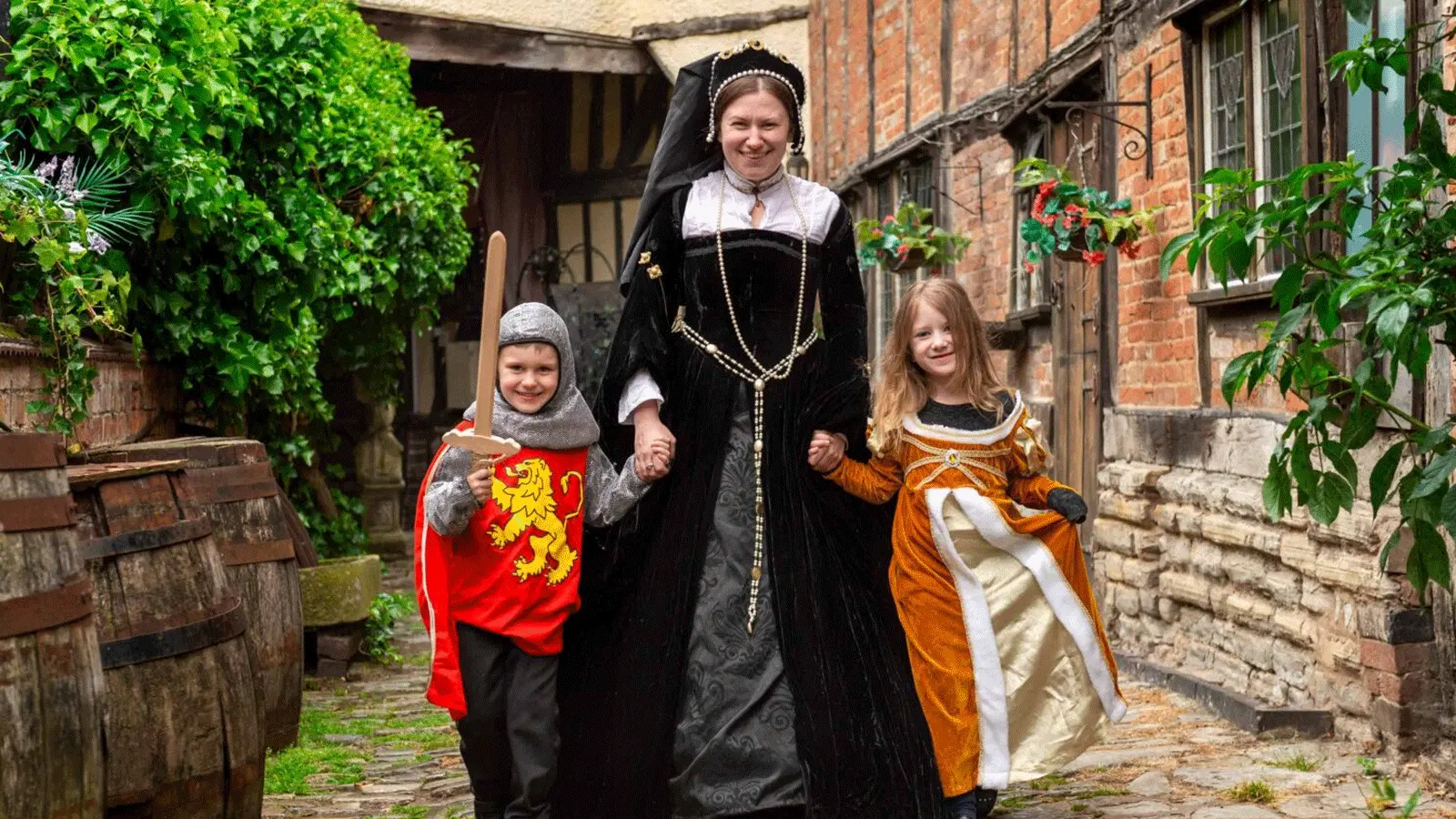 Tudor World Visitor Guide Banner featuring the historic Tudor building