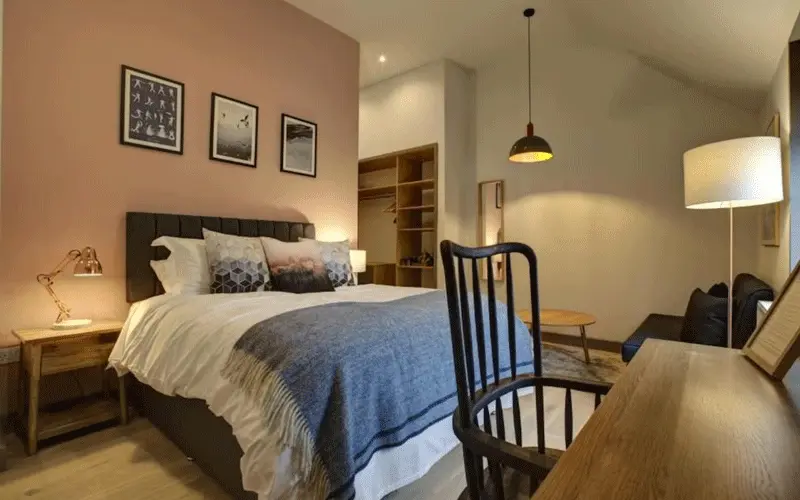 The Temple Inn offering stylish pub rooms near Bristol.